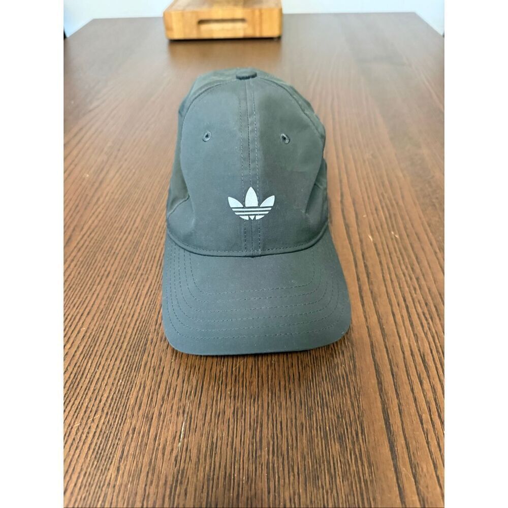 Military green Adidas, lightweight hat